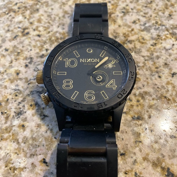 Nixon 51-30 needs battery! - Picture 1 of 2